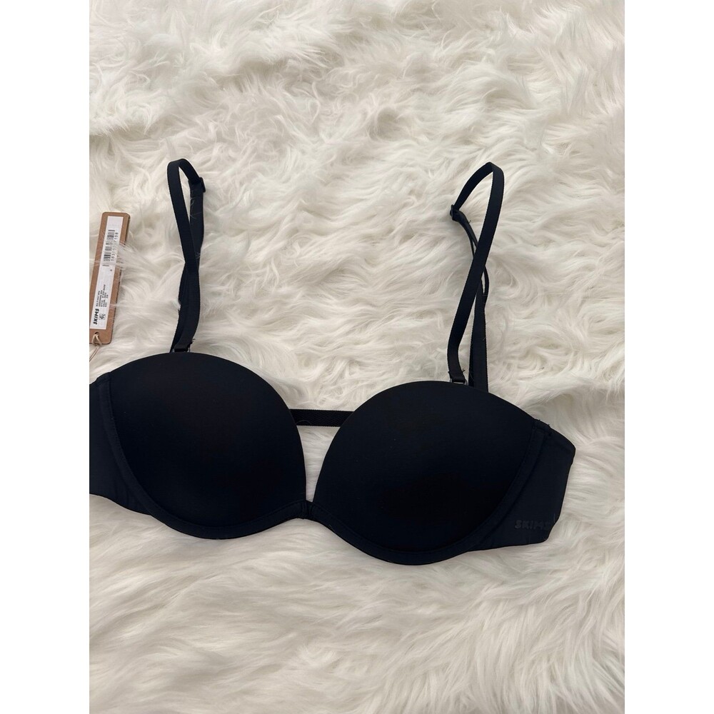 SKIMS Black Convertible Strap Bra - Picture 4 of 8